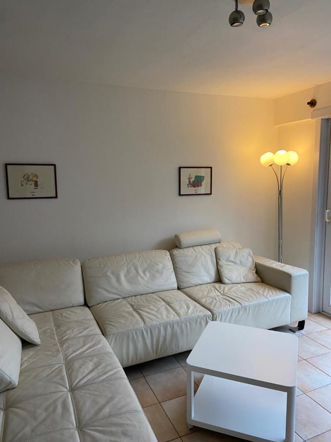 Ruim Zonnig Appartement Op 50M Van Strand Ostenda Esterno foto